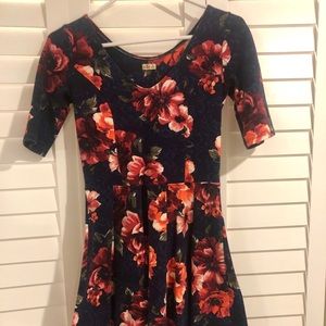 Cute flowery dress!